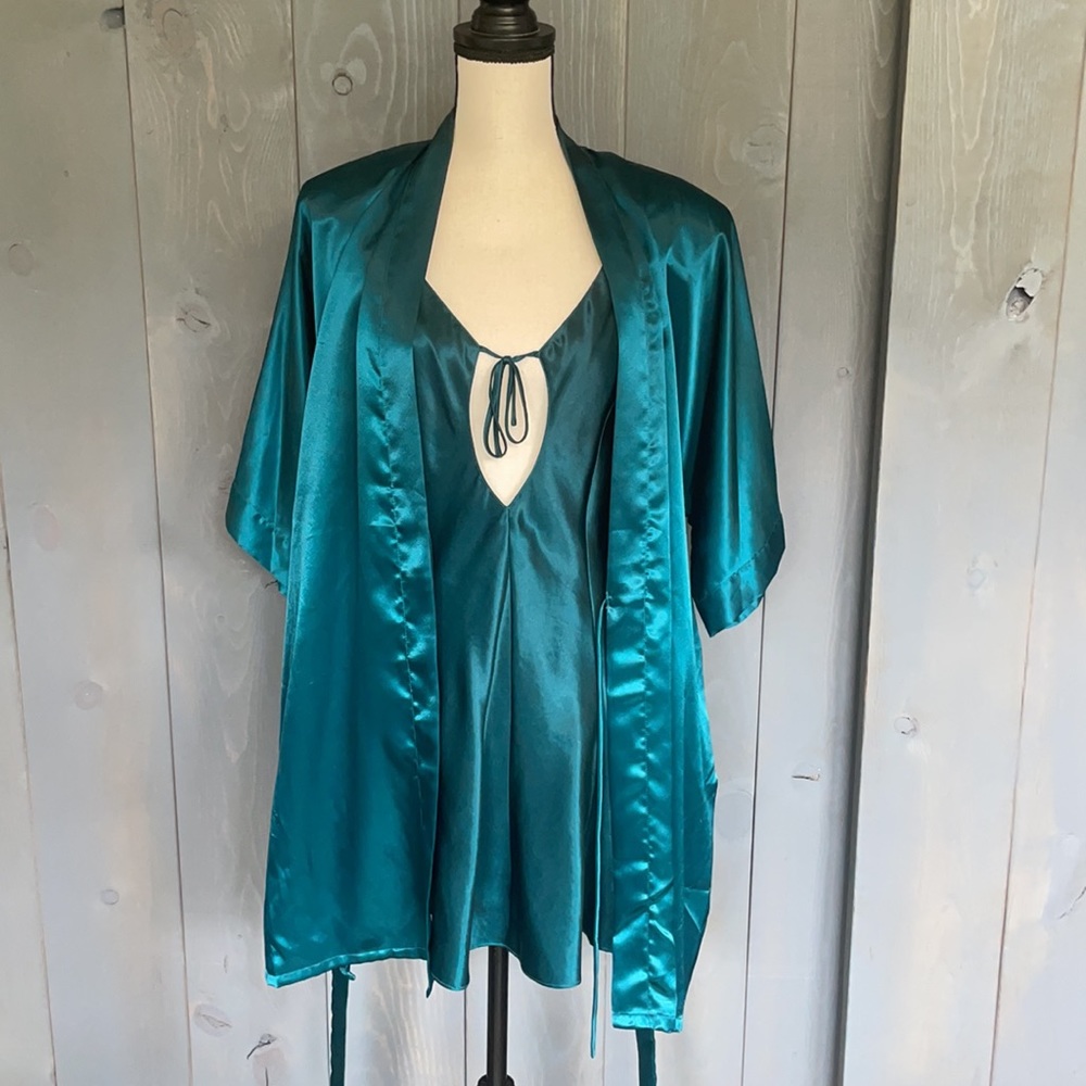 Frederick’s of Hollywood Satin Nightgown Robe Lingerie Set Size Medium